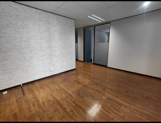 148M² OFFICE TO LET IN FOURWAYS GARDENS
